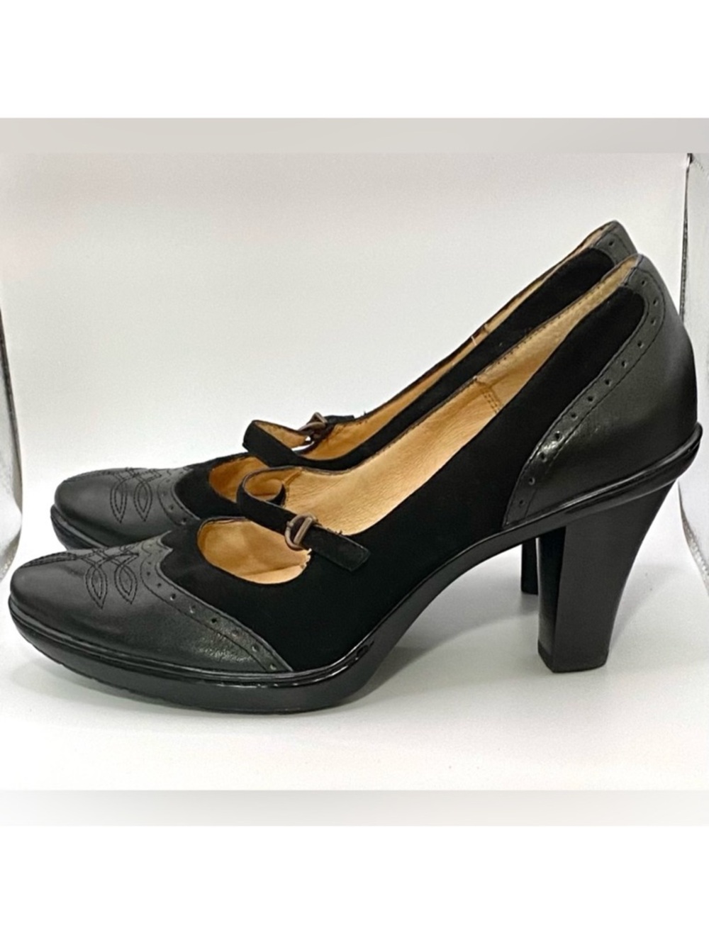 Sofft Black Mary Jane Block Heel Pumps EUC size 8